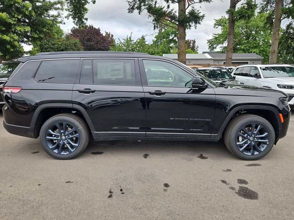 New 2026 Diamond Black Crystal Pearl-Coat Exterior Paint Jeep  image 8