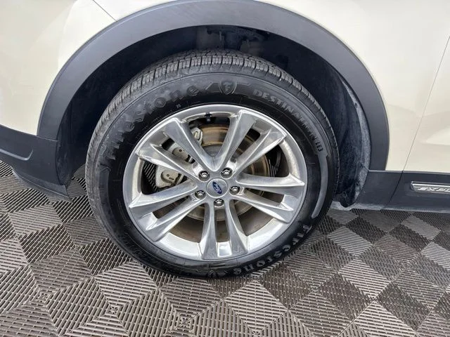Used 2018 Silver Ford XLT image 28