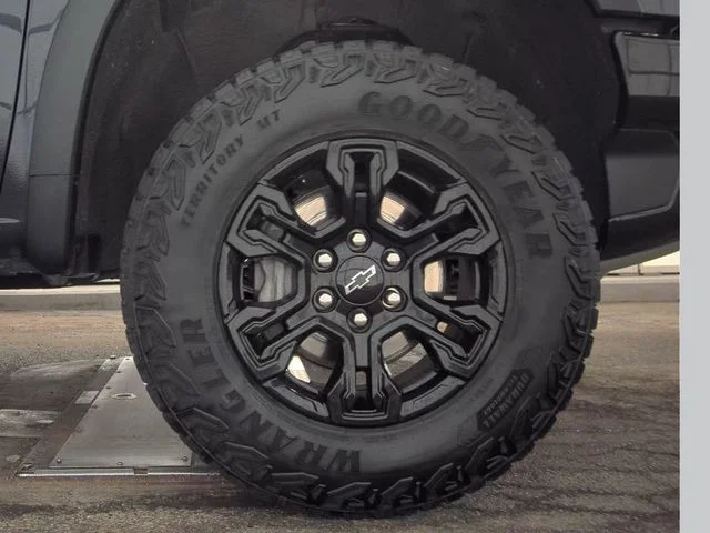 Used 2024 Gray Chevrolet ZR2 image 18