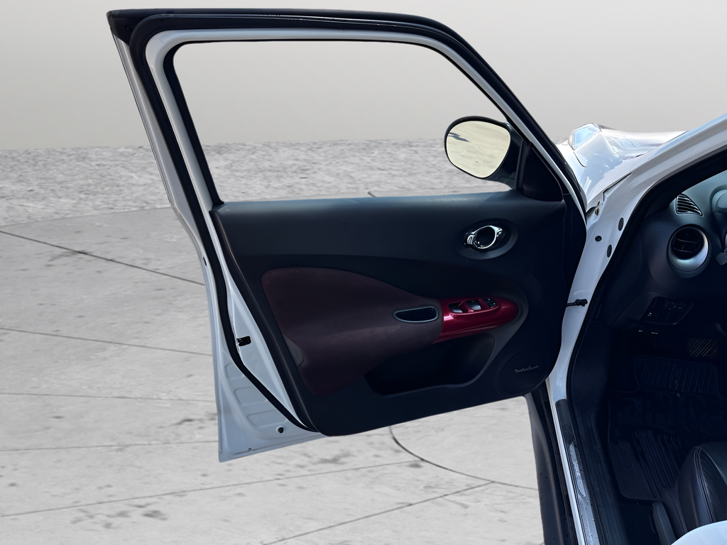 Used 2013 White Nissan SL image 18