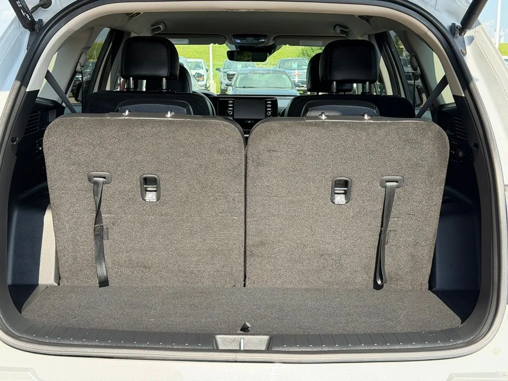 Used 2023 Gray Kia X-Line EX image 9