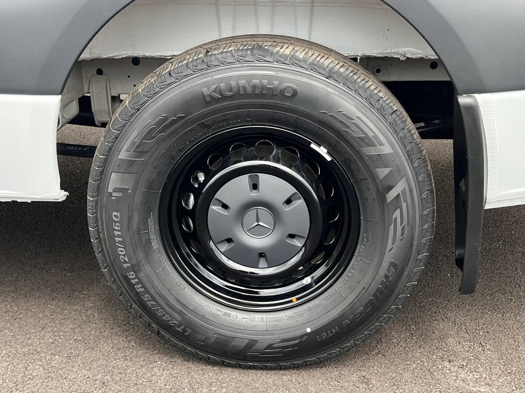 New 2026 Arctic+White Mercedes-Benz Cargo 144 WB image 55