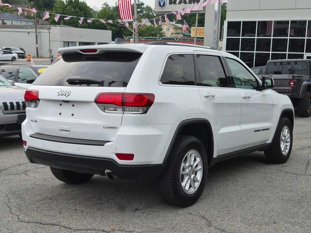 Used 2020 White Jeep Laredo E image 6