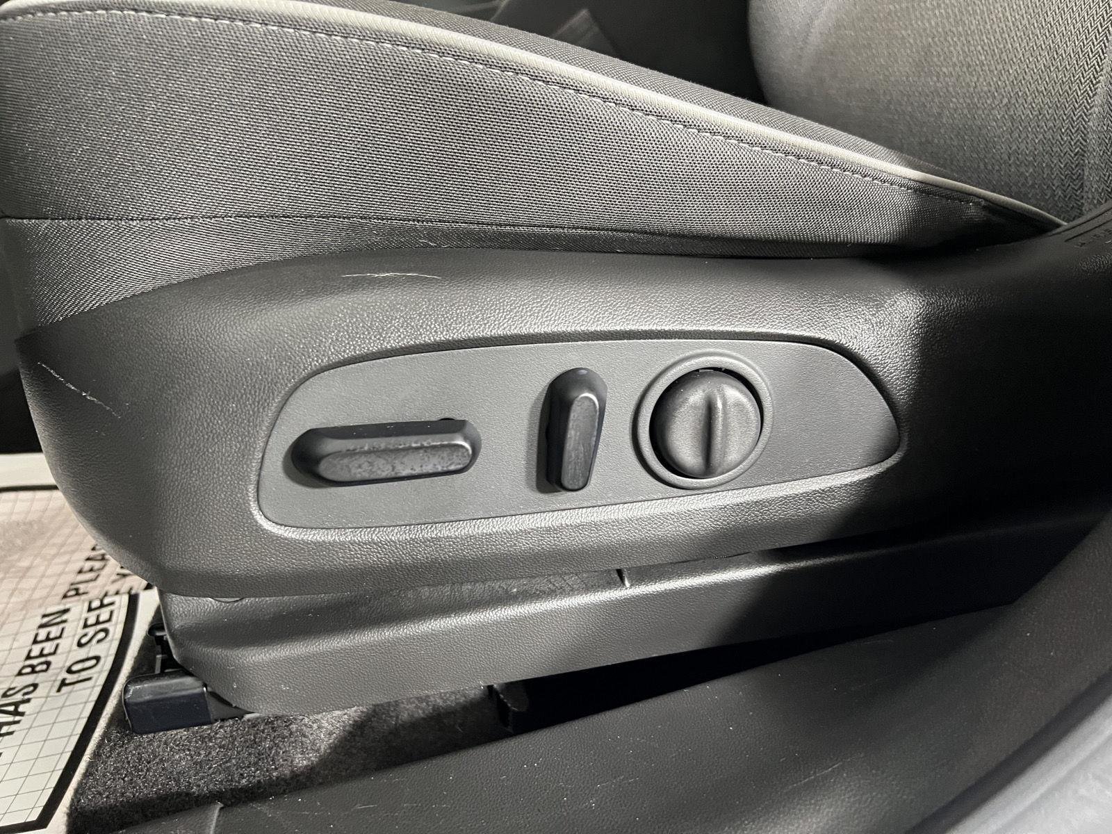 Used 2023 Summit White Chevrolet LT image 13