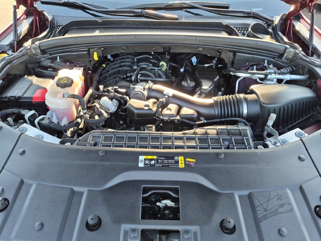 Used 2025 Red Jeep Altitude image 31