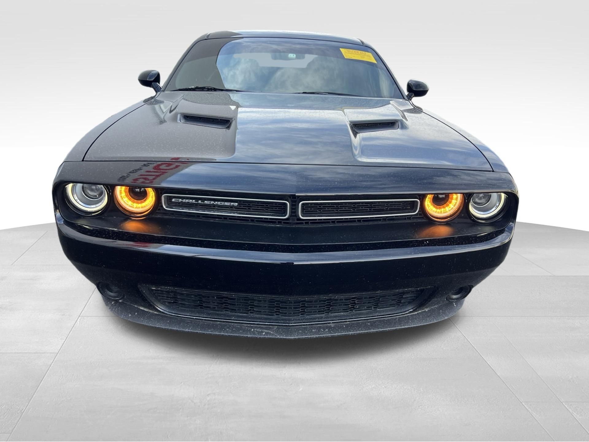 Used 2018 Black Dodge SXT image 2