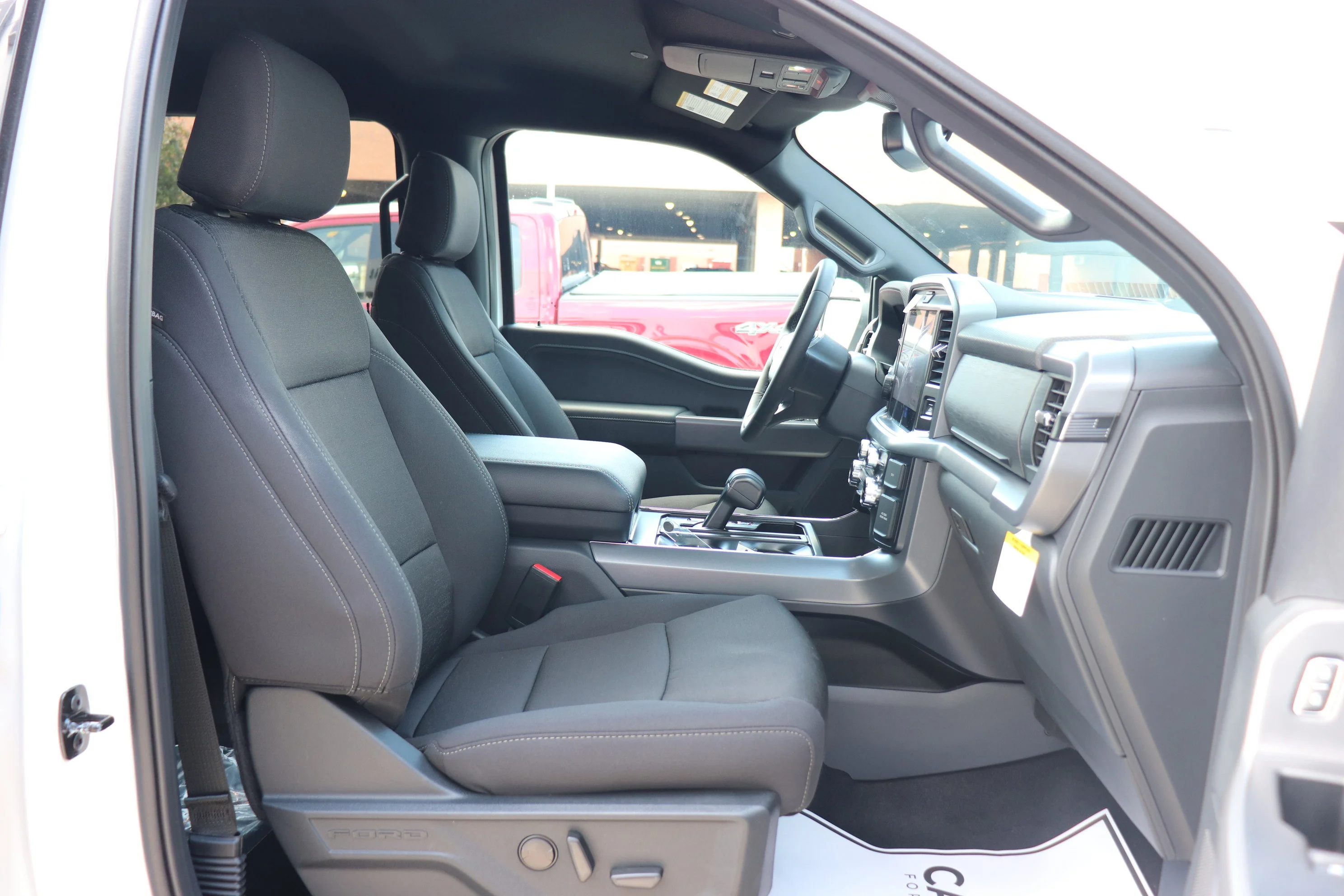 New 2026 OXFORD WHITE Ford XLT image 9