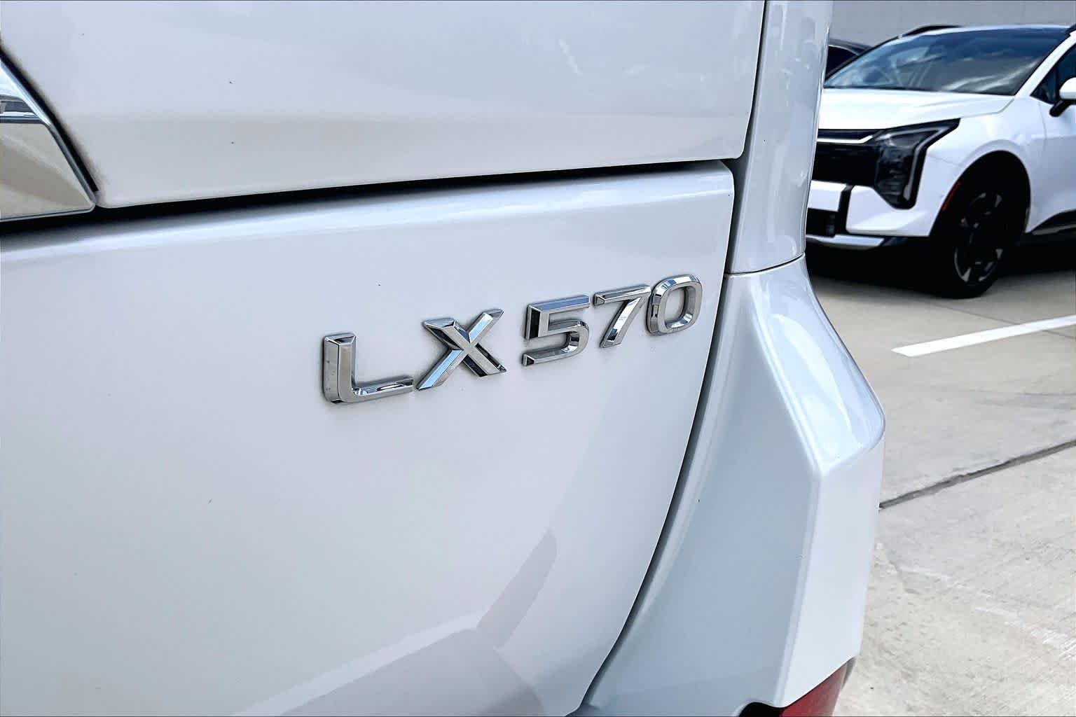 Used 2017 Starfire Pearl Lexus  image 29
