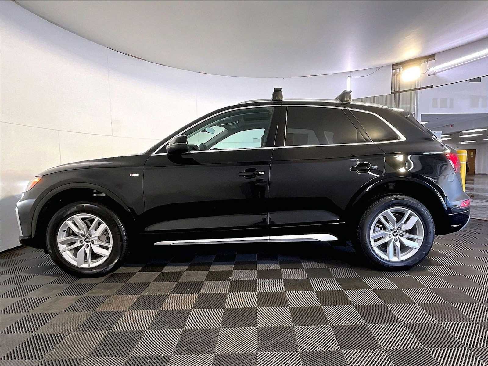 Used 2024 Mythos Black Metallic Audi S line Premium image 2