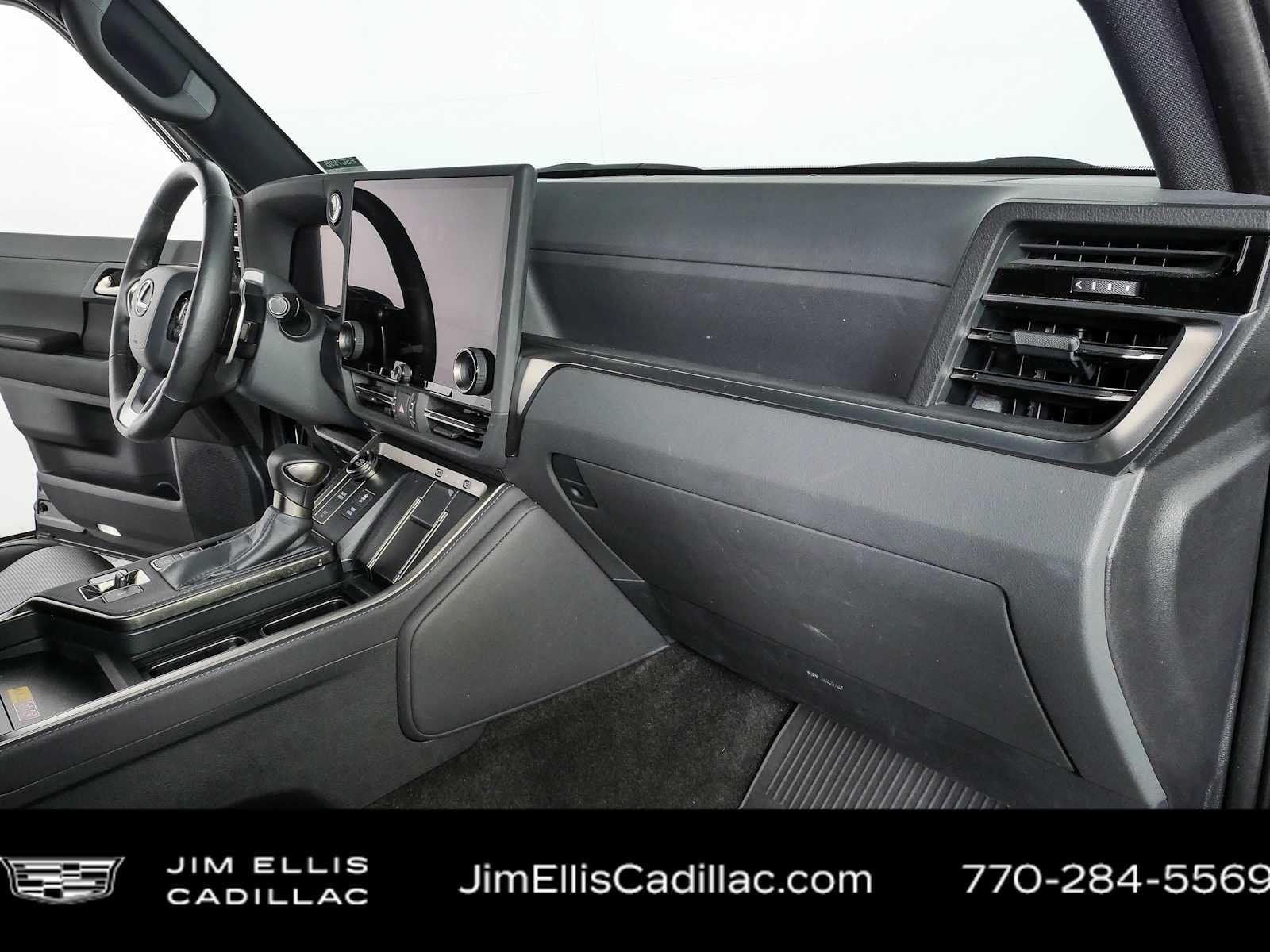 Used 2024  Lexus GX 550 Luxury image 24