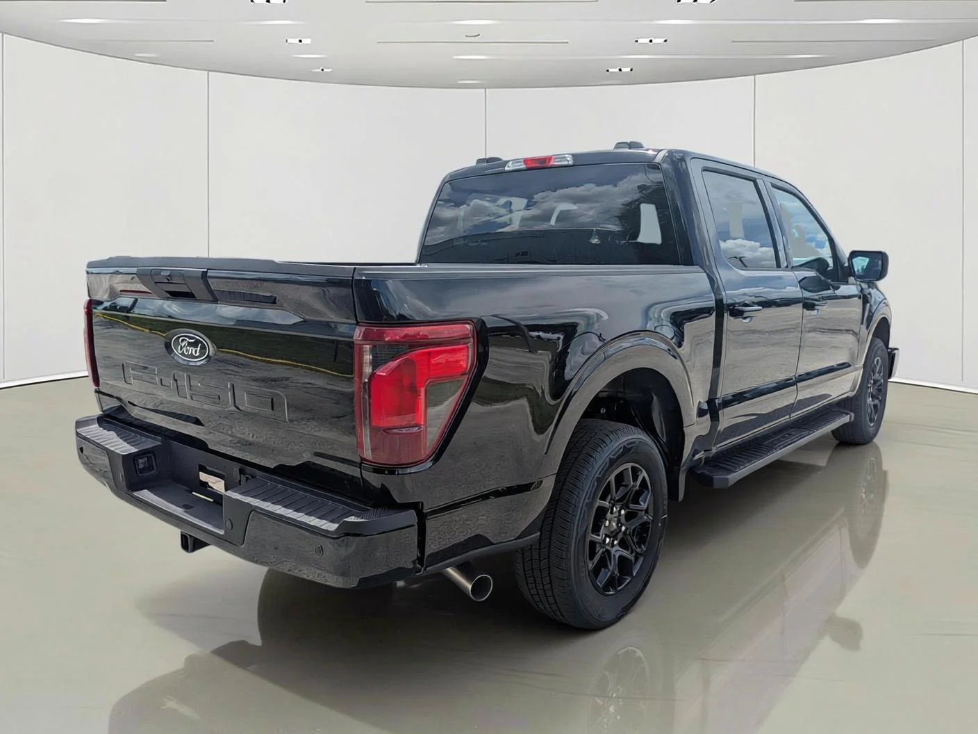 New 2026 Agate Black Metallic Ford XLT image 5