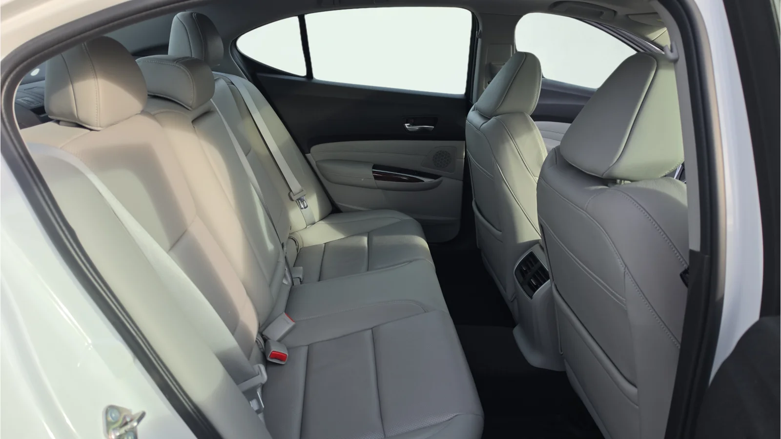 Used 2015 White Acura Tech image 22