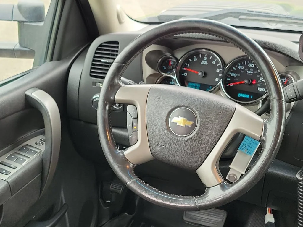 Used 2013 BLACK Chevrolet LT image 18