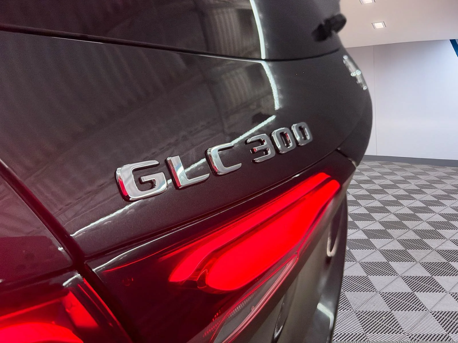 Used 2023 Grey Mercedes-Benz GLC 300 image 29