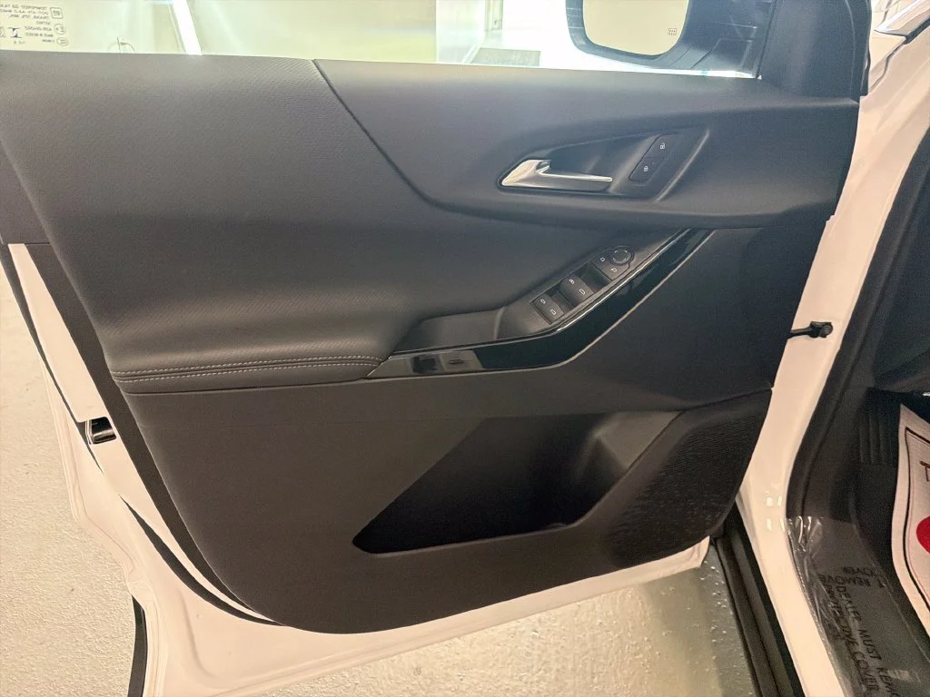 New 2027 Summit White Chevrolet LT image 11