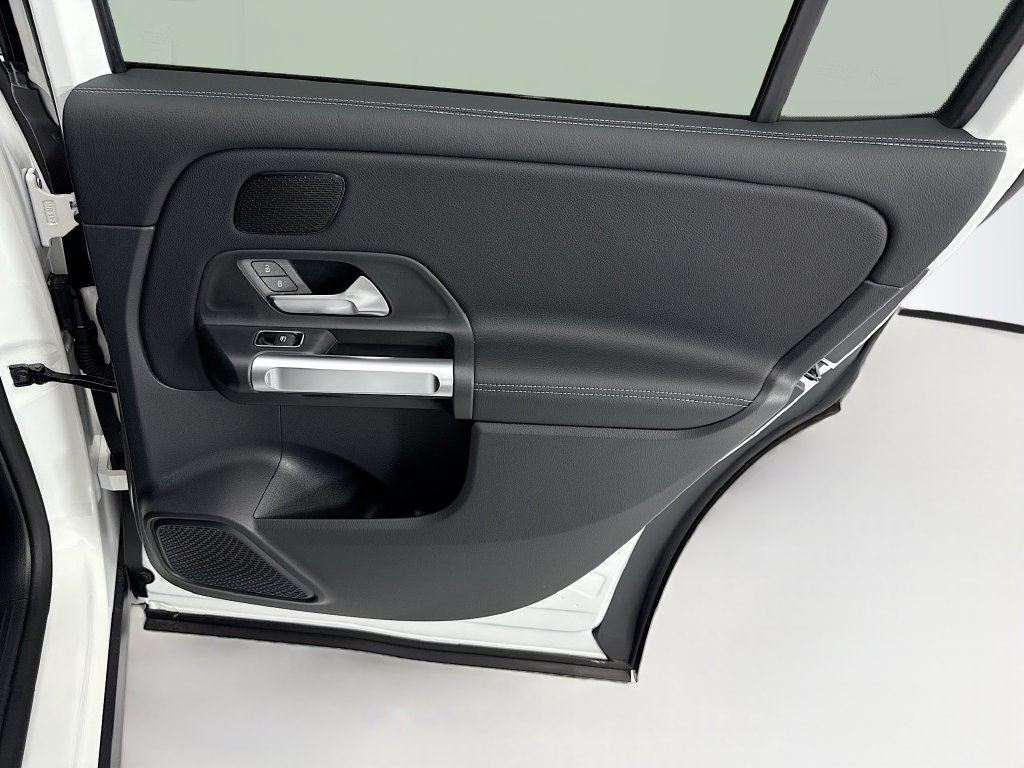 New 2026 Polar White Mercedes-Benz GLB 250 image 26