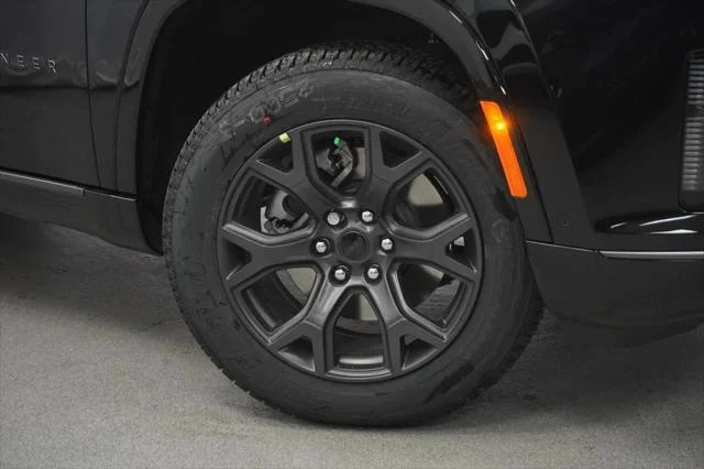 New 2026 High Gloss Black Exterior Paint Jeep Grand Wagoneer image 4