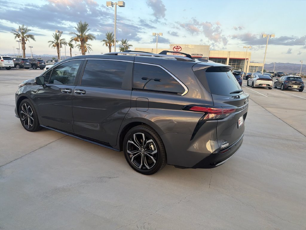 2025 Toyota Sienna Platinum - Photo 7