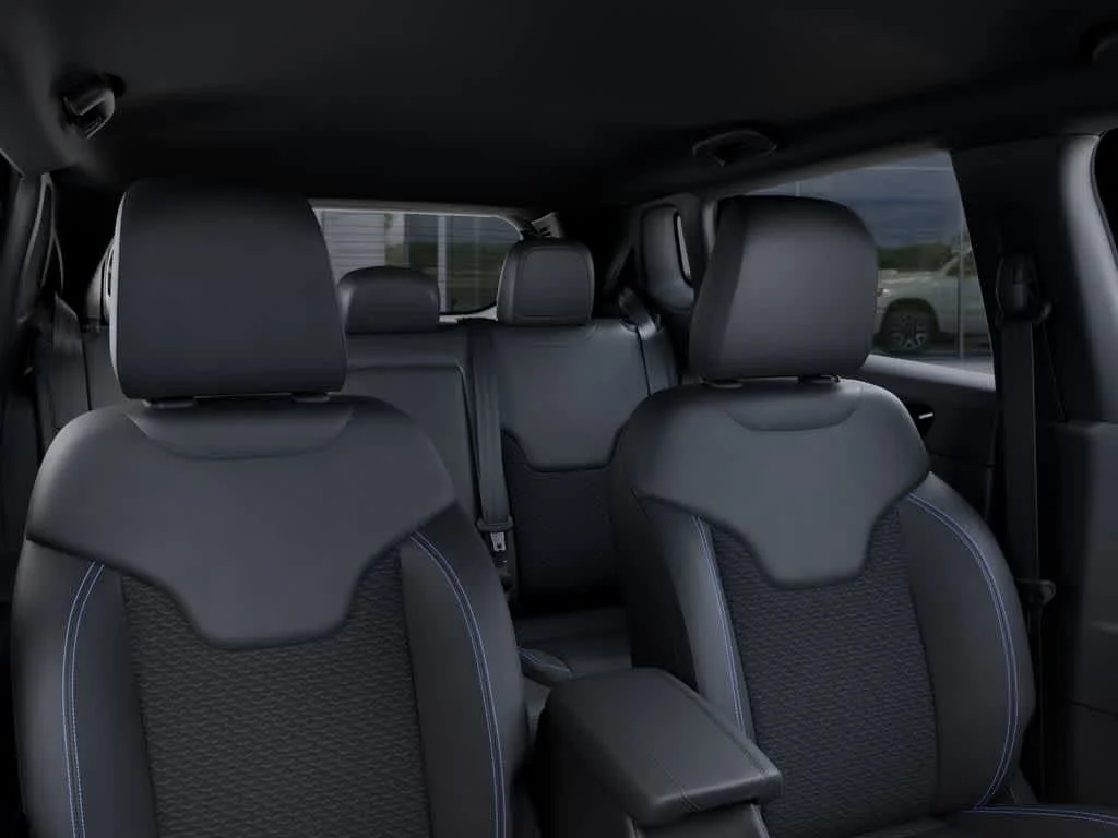 New 2026 Fathom Blue Pearl-Coat Exterior Paint Jeep Latitude Altitude image 26