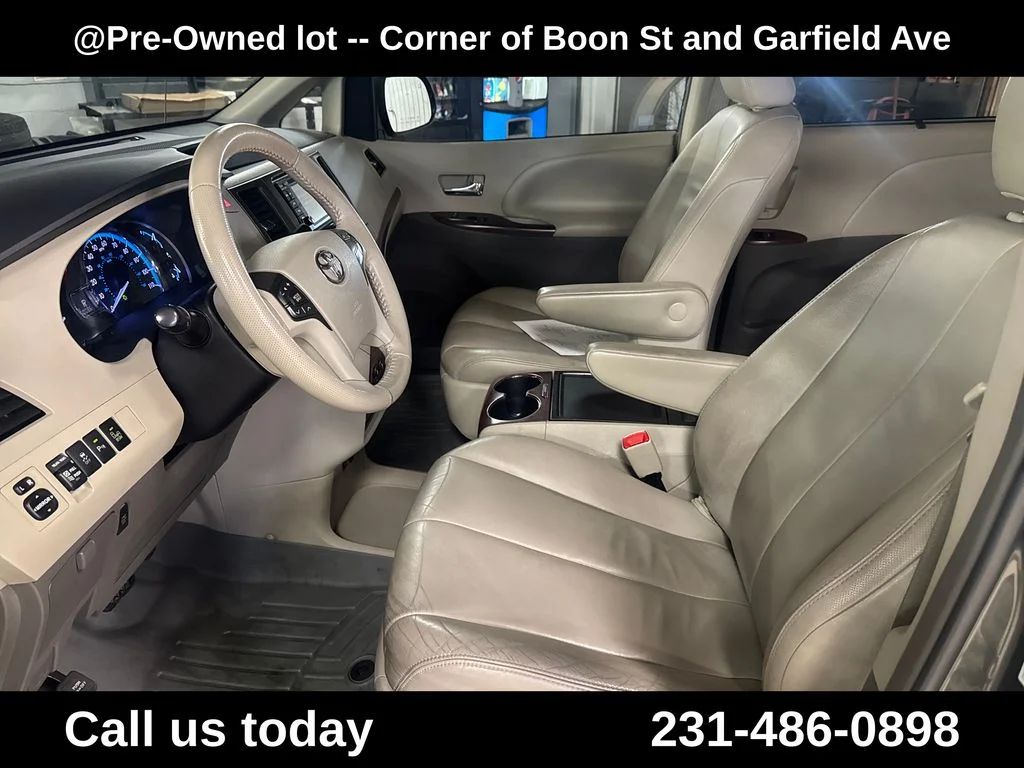 Used 2013 Green Toyota XLE image 14