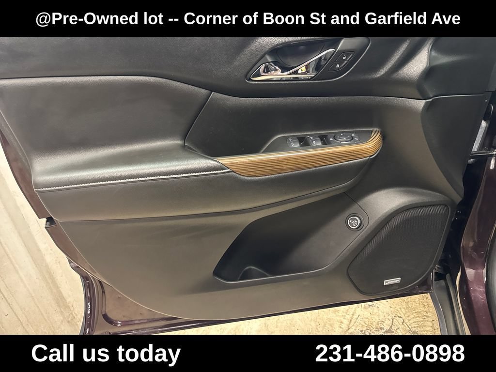 Used 2017 BLACK CHERRY METALLIC GMC SLE image 15
