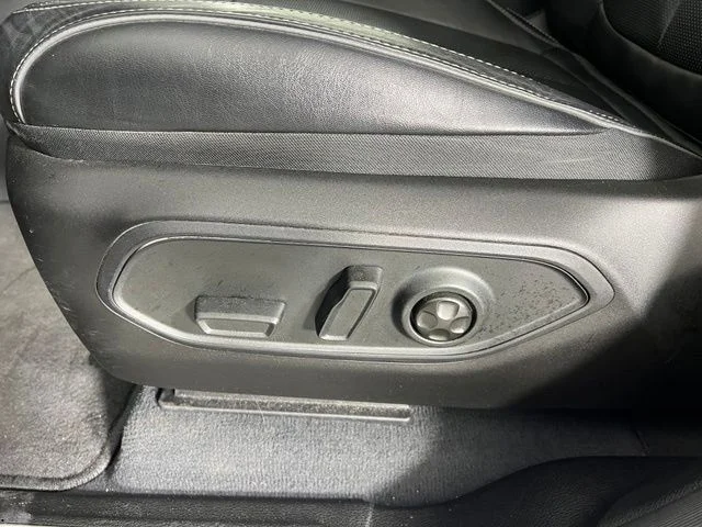 Used 2023 White Jeep Overland image 19