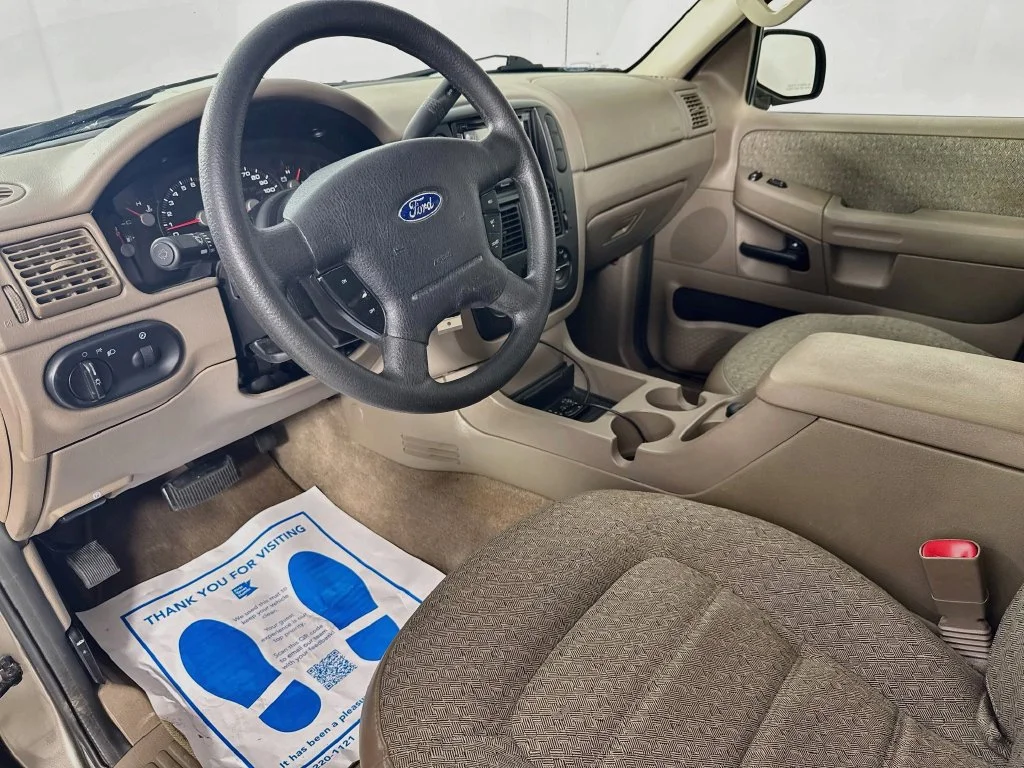 Used 2004 Pueblo Gold Clearcoat Metallic Ford XLS image 10