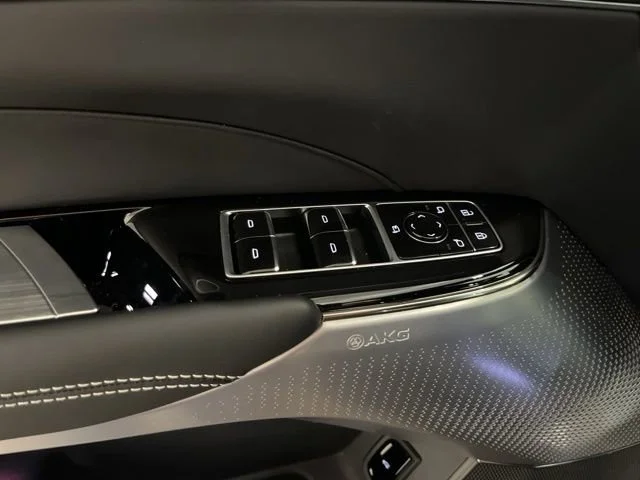 2026 Cadillac LYRIQ V Premium - Photo 9