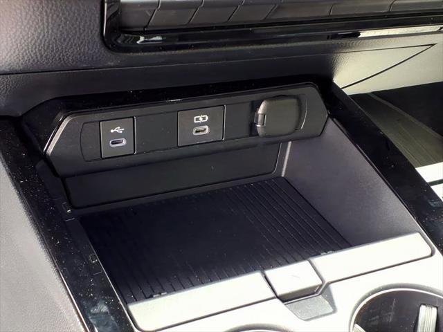 Used 2025 White Toyota  image 20