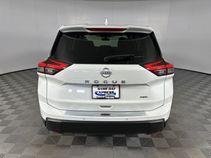 New 2025 Everest White Pearl Nissan SV image 6