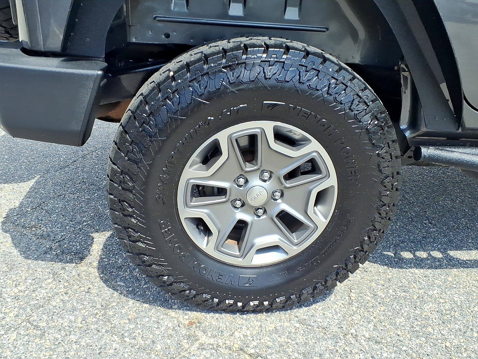 Used 2017 Granite Crystal Metallic Clearcoat Jeep Rubicon image 23