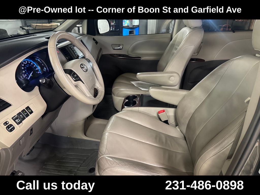 Used 2013 Green Toyota XLE image 14
