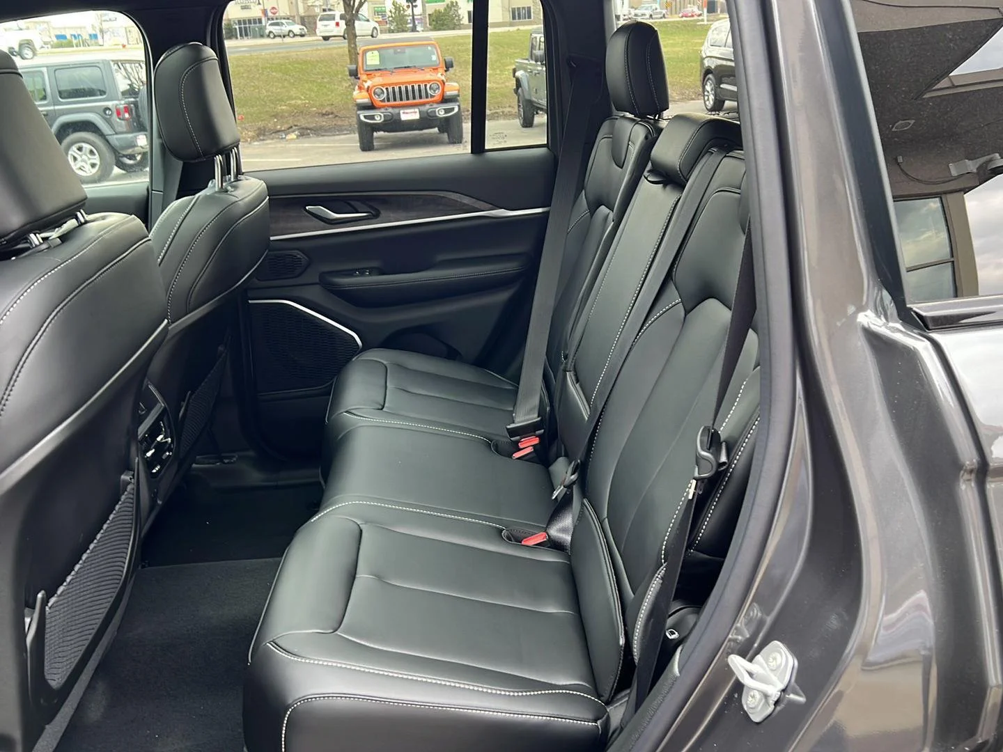 New 2026 Baltic Gray Metallic Clear-Coat Exterior Paint Jeep Limited image 21