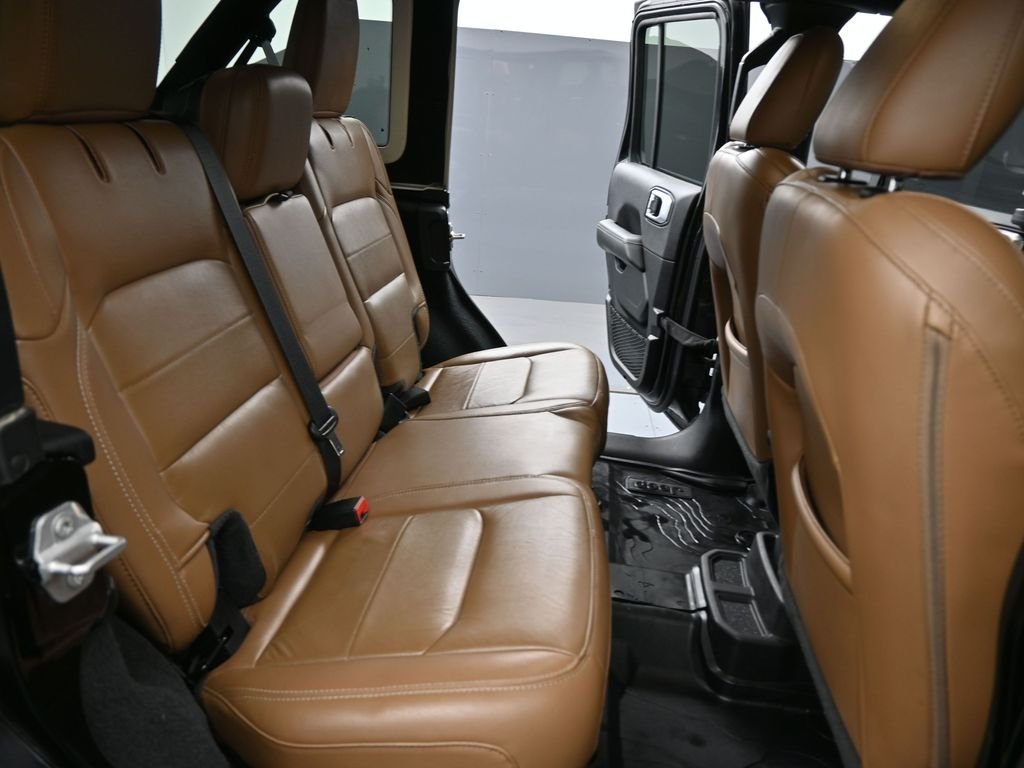 Used 2022 Black Jeep Unlimited Sahara image 12