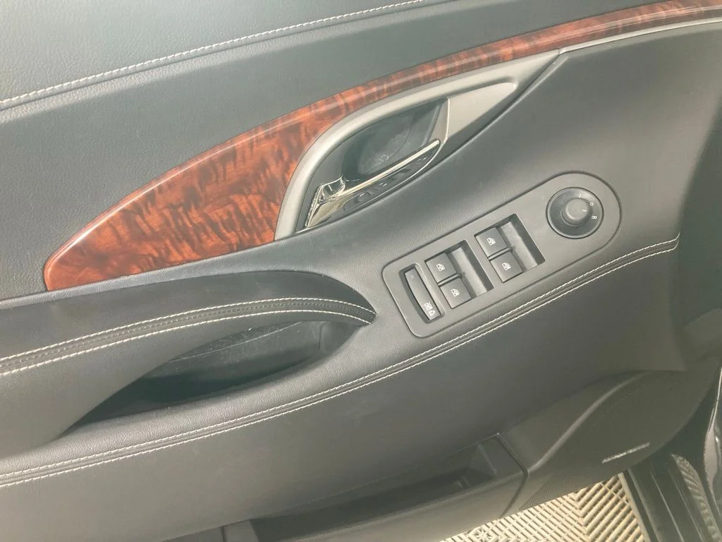 Used 2013 Black Buick Touring Group image 11