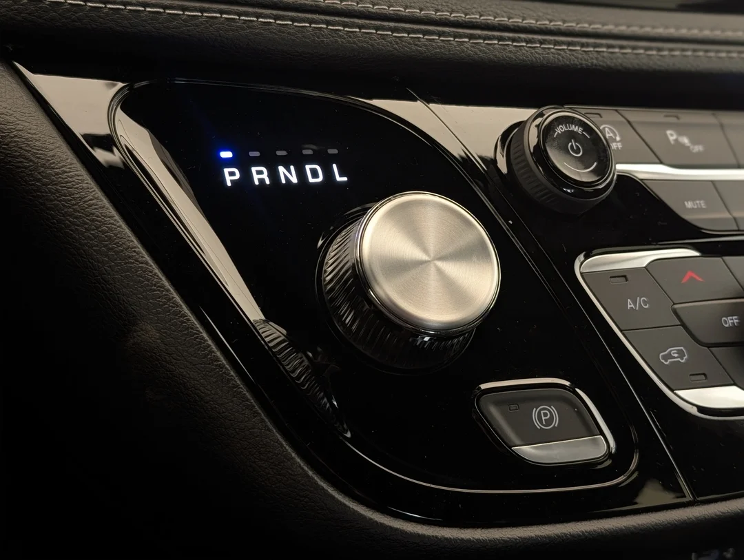 New 2027 White Chrysler Select - - AWD - 3.6L Pentastar VVT V6 - Safety Sphere Pkg w/ 360 Cam - Stow n Go Seats & More! image 20