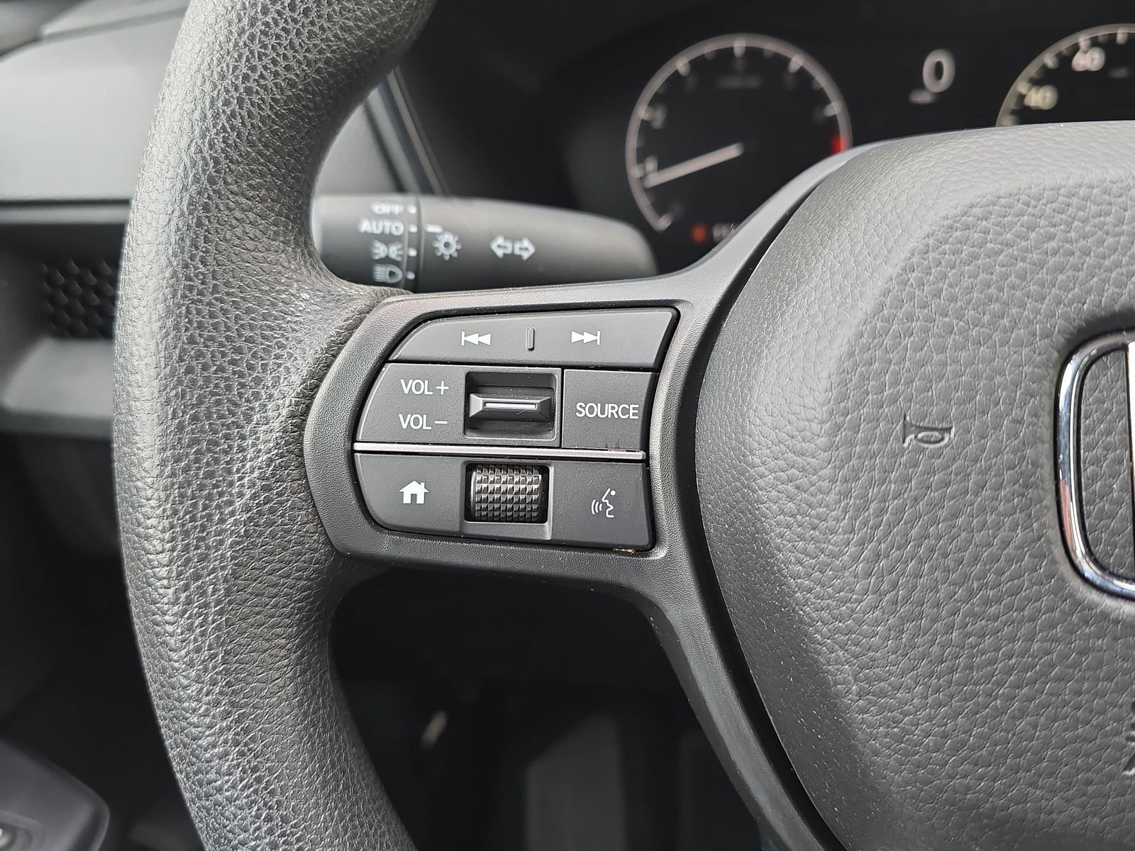 Used 2024  Honda LX image 19