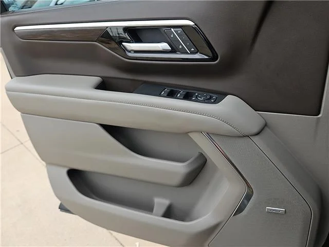 Used 2025 Sterling Gray Metallic Chevrolet Z71 4x4 image 14