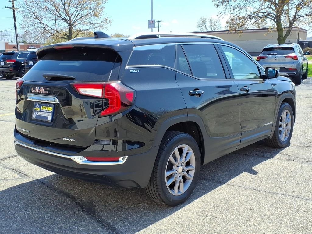 Used 2024 Black GMC SLT image 8