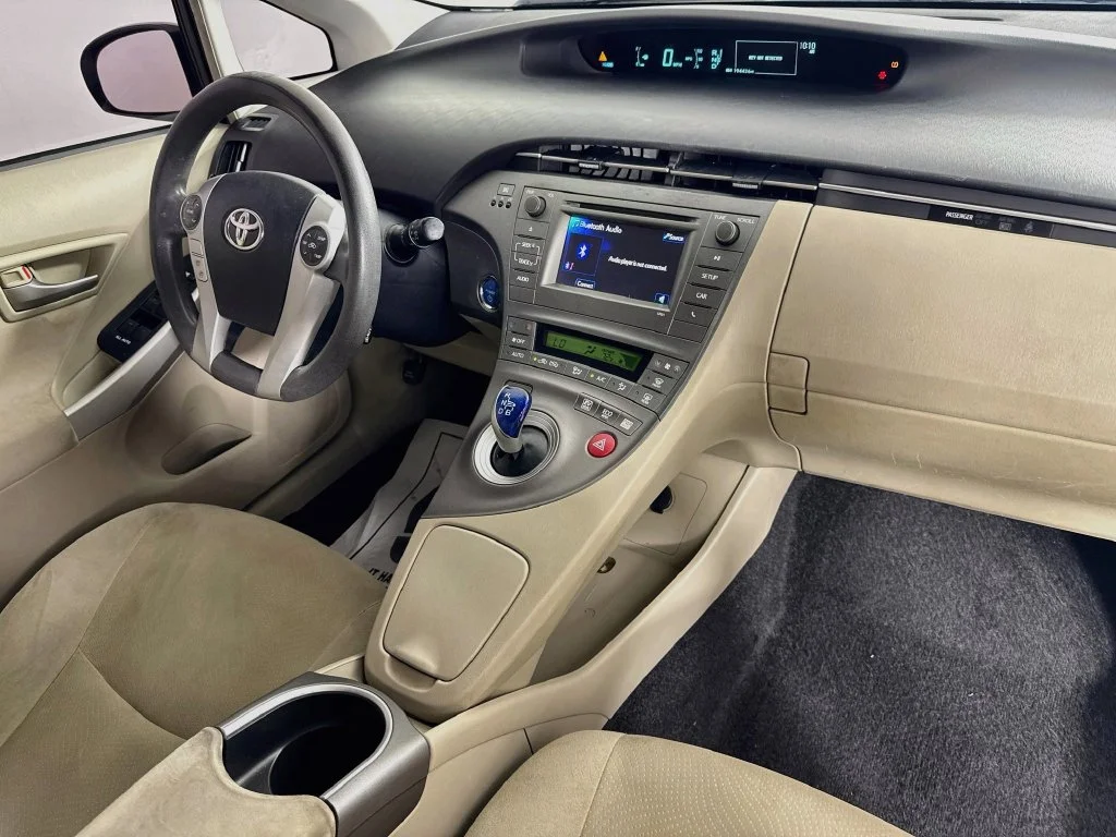 Used 2015 Blizzard Pearl Toyota Two image 33