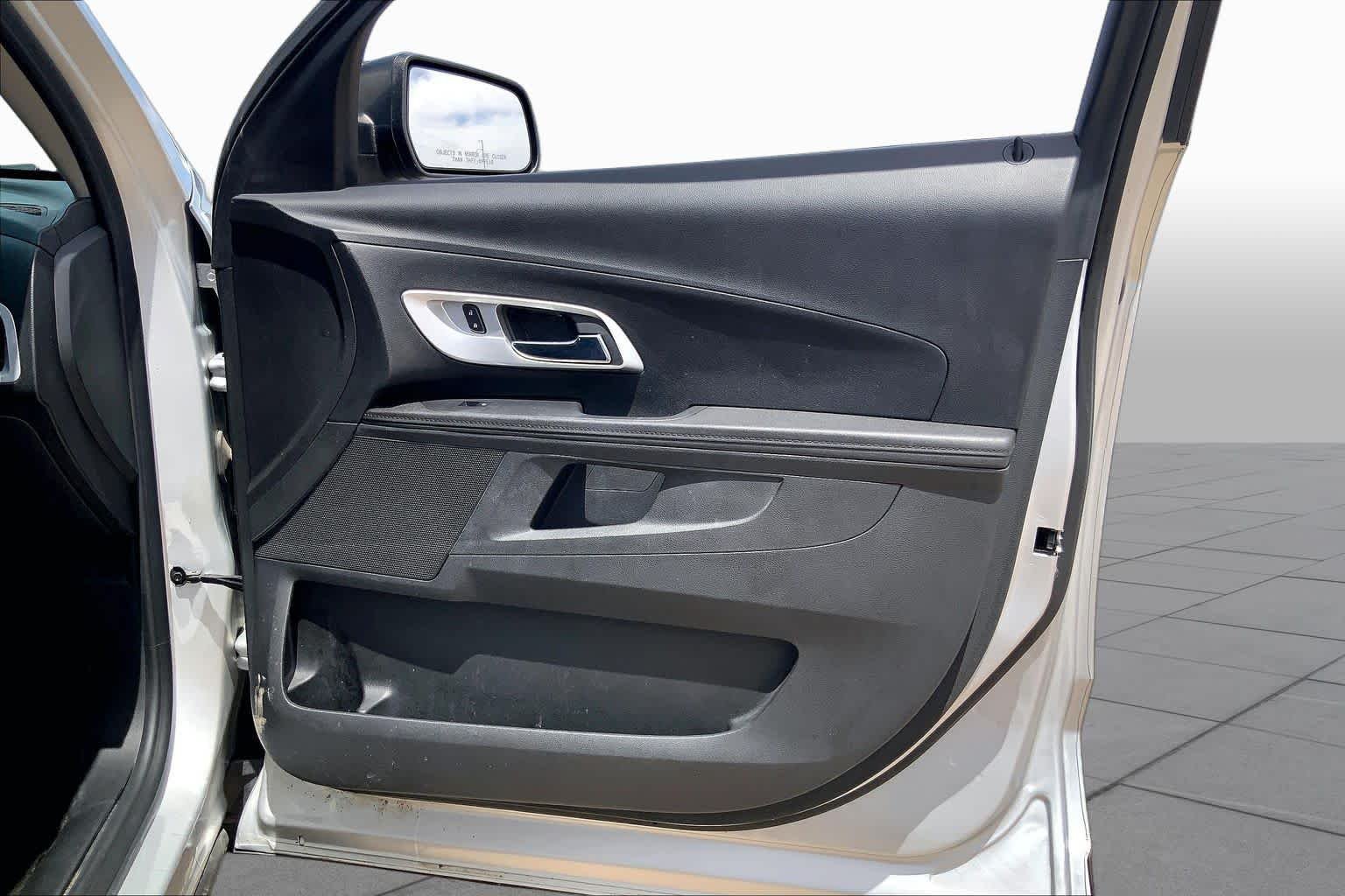 Used 2017 Silver Ice Metallic Chevrolet LS image 23