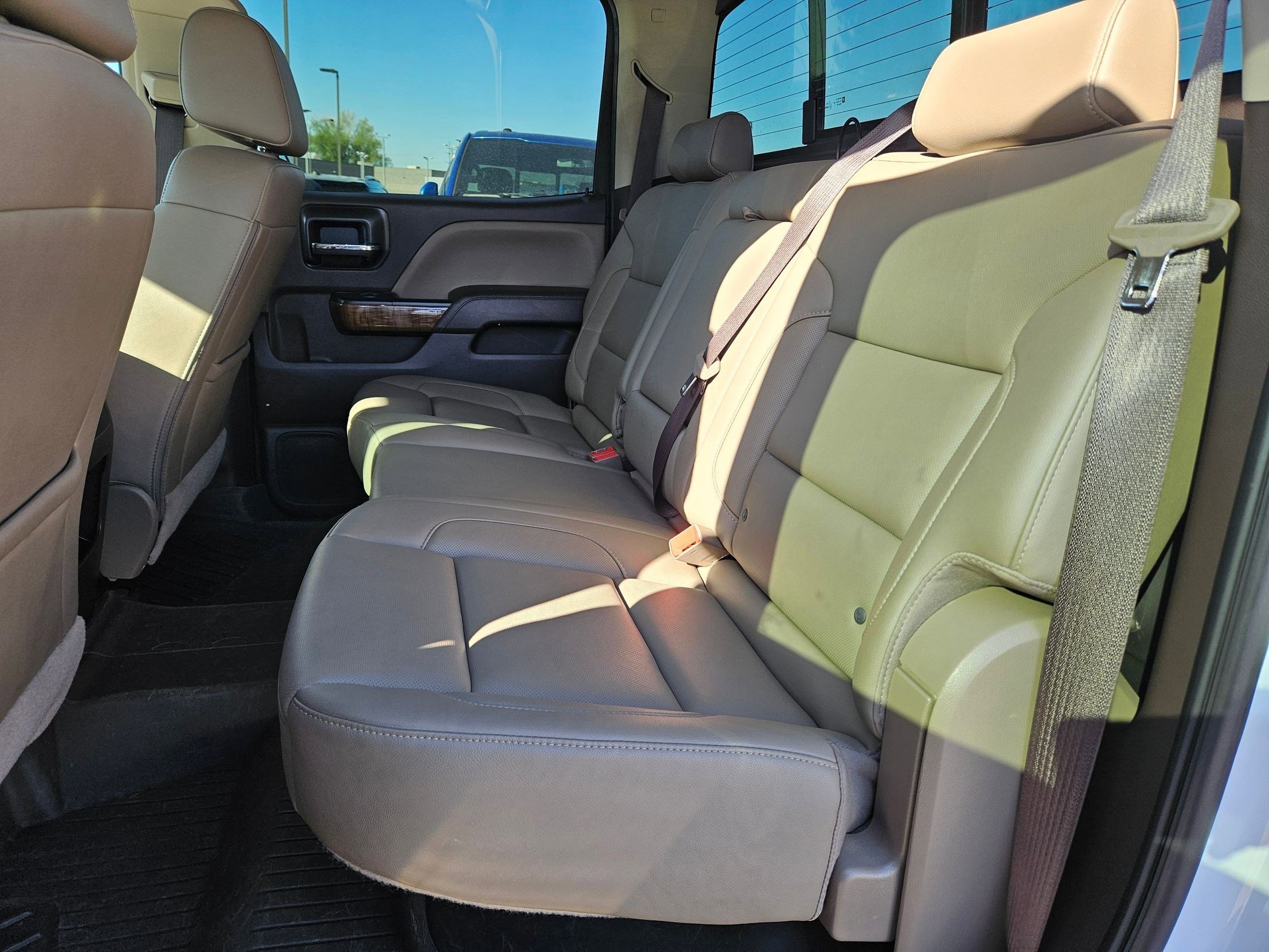 Used 2018 White Frost Tricoat GMC SLT image 28
