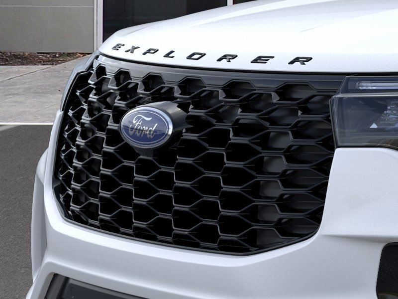 New 2026 Star White Metallic Tri-Coat Ford ST-Line image 17