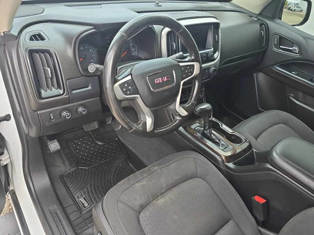 Used 2021 SUMMIT WHITE GMC 4WD Elevation image 10