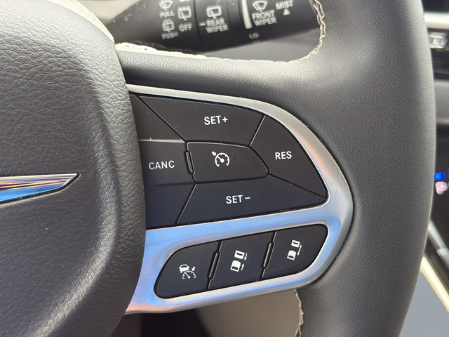 Used 2024 White Chrysler Touring L image 22