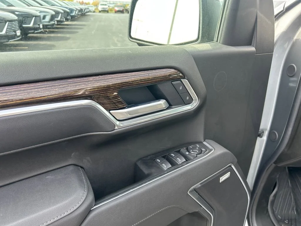 New 2026 Sterling Metallic GMC Elevation image 17