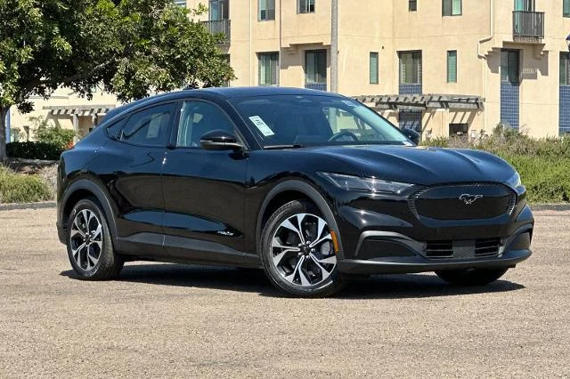 New 2026 Shadow Black Ford Select image 25