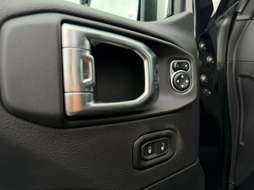 New 2026 Black Clear-Coat Exterior Paint Jeep Mojave image 16