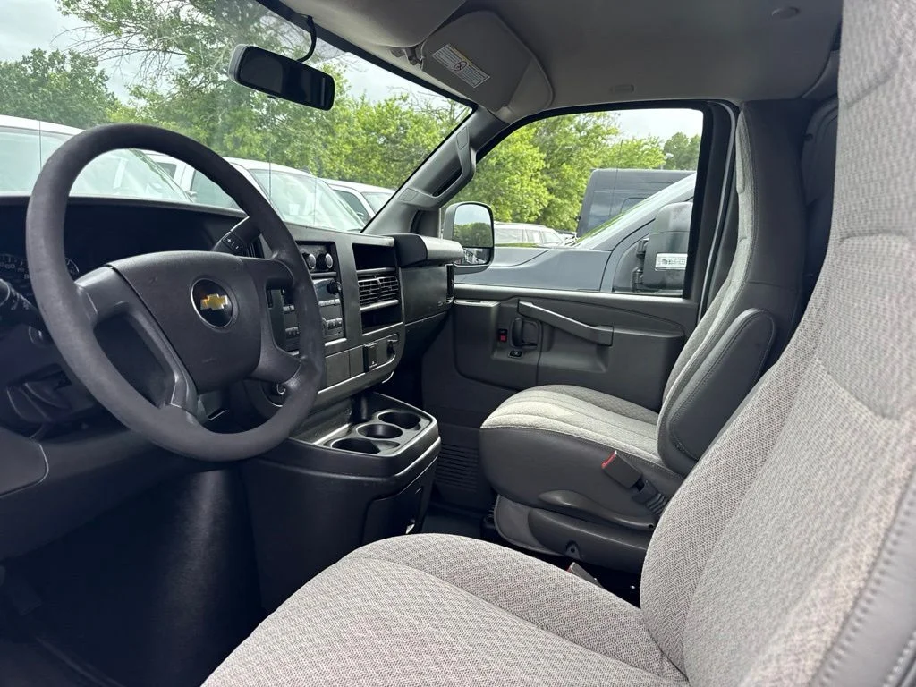 Used 2017 White Chevrolet Work Van image 3