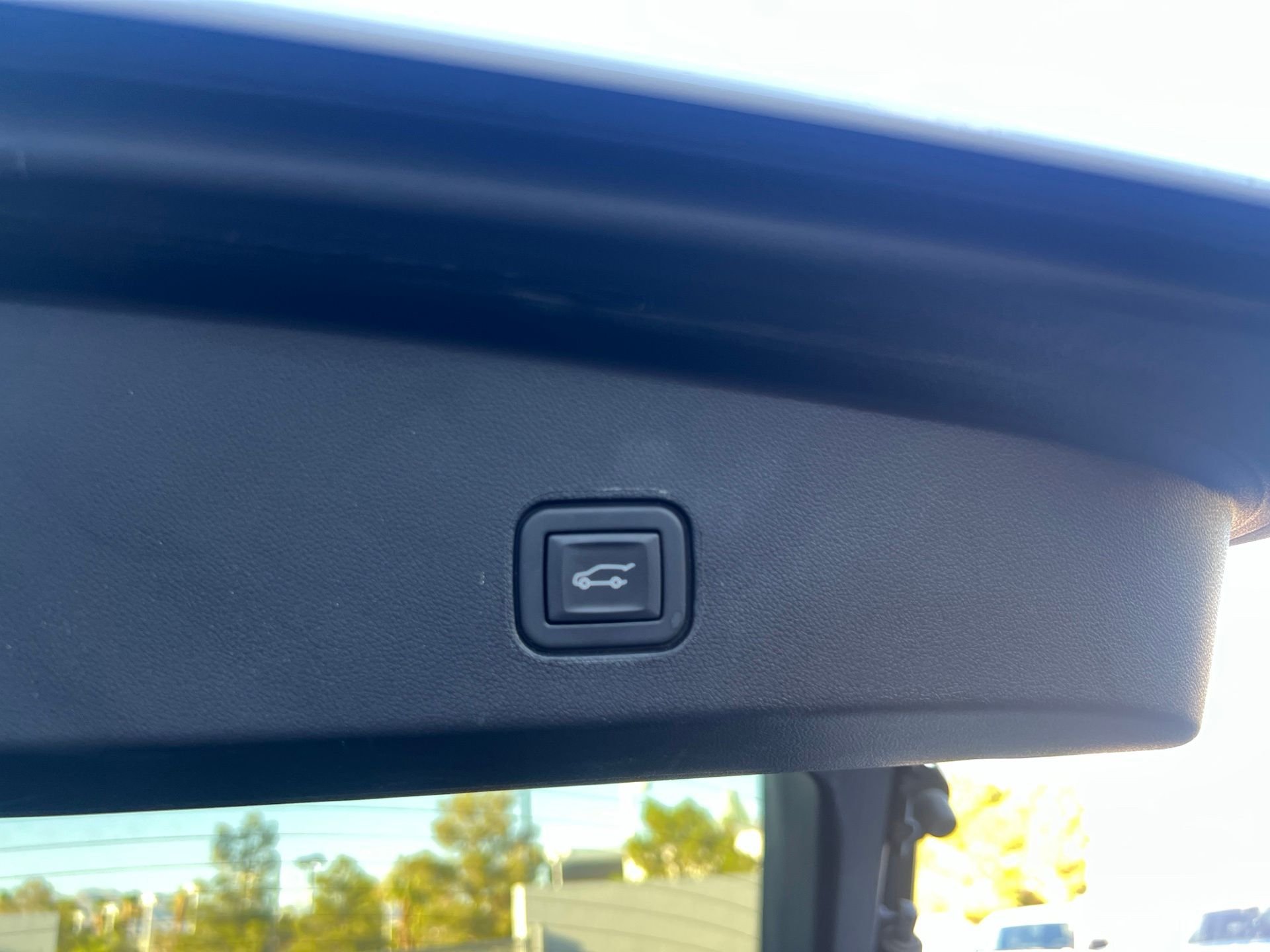 Used 2024 White Cadillac Tech image 31